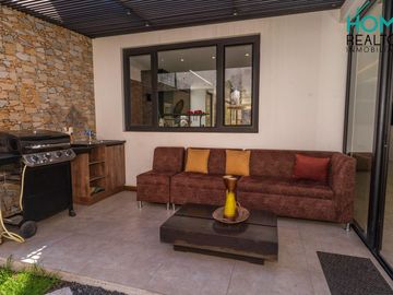 LUJOSA CASA MODERNA DE OPORTUNIDAD AMOBLADA EN CHALLUABAMBA