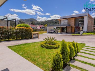 LUJOSA CASA MODERNA DE OPORTUNIDAD AMOBLADA EN CHALLUABAMBA