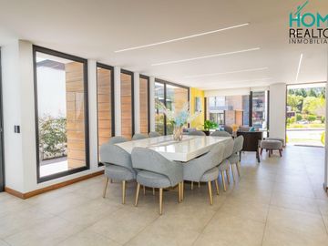 LUJOSA CASA MODERNA DE OPORTUNIDAD AMOBLADA EN CHALLUABAMBA