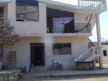 Casa Unifamiliar en Lotización Monterrocke, Montecristi