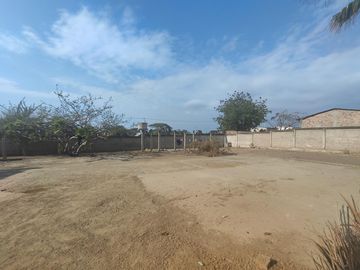 Casa Unifamiliar en Lotización Monterrocke, Montecristi