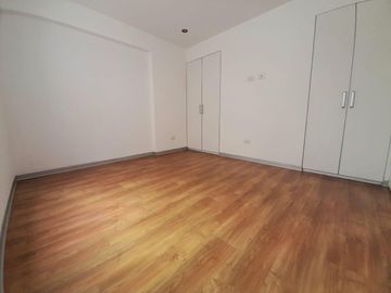 BAJO DE PRECIO AMPLIO DEPARTAMENTO CERCA AL OVALO GUTIERREZ
