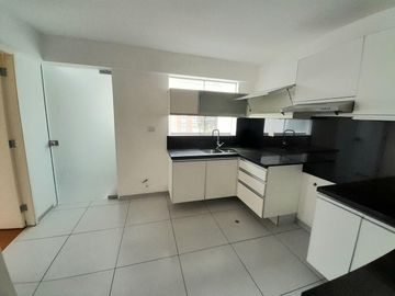 BAJO DE PRECIO AMPLIO DEPARTAMENTO CERCA AL OVALO GUTIERREZ