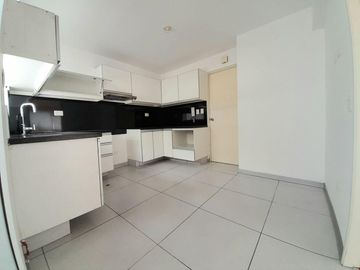 BAJO DE PRECIO AMPLIO DEPARTAMENTO CERCA AL OVALO GUTIERREZ