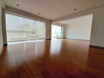 BAJO DE PRECIO AMPLIO DEPARTAMENTO CERCA AL OVALO GUTIERREZ