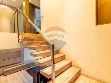 ¡Arrienda Dúplex Comercial en Av. del Valle!