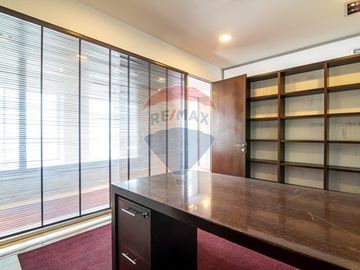 ¡Arrienda Dúplex Comercial en Av. del Valle!