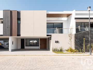 Estrena Casa 5 Recamaras (1 PB) en Lomas de Angelópolis III ¡Terraza!