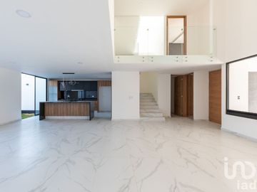 Estrena Casa 5 Recamaras (1 PB) en Lomas de Angelópolis III ¡Terraza!