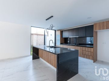 Estrena Casa 5 Recamaras (1 PB) en Lomas de Angelópolis III ¡Terraza!