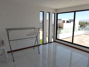 VENTA DE CASA EN RESIDENCIAL LUCENDI. ATRAS DE PLAZA SAN DIEGO