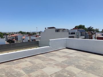 VENTA DE CASA EN RESIDENCIAL LUCENDI. ATRAS DE PLAZA SAN DIEGO