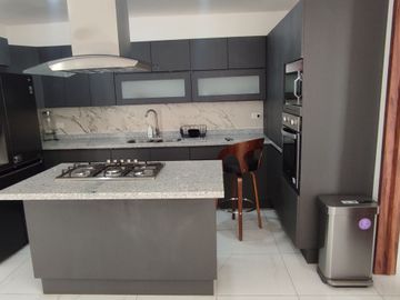 VENTA DE CASA EN RESIDENCIAL LUCENDI. ATRAS DE PLAZA SAN DIEGO