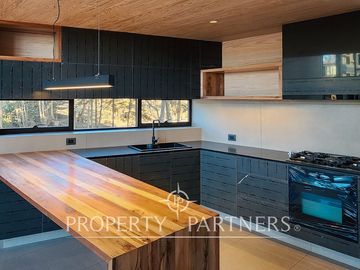 Pichilemu, Nueva casa en condominio con vista al mar