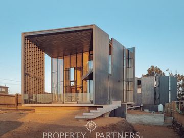 Pichilemu, Nueva casa en condominio con vista al mar
