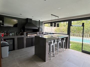 Se vende Santa Elena remodelada