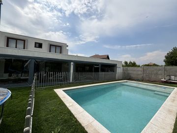 Se vende Santa Elena remodelada