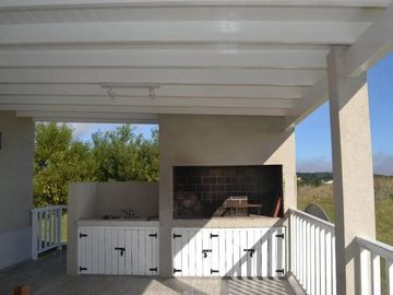Casa en venta - 4 Dormitorios 4 Baños - 334Mts2 - Costa Esmeralda, Pinamar