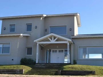 Casa en venta - 4 Dormitorios 4 Baños - 334Mts2 - Costa Esmeralda, Pinamar