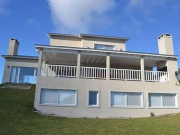 Casa en venta - 4 Dormitorios 4 Baños - 334Mts2 - Costa Esmeralda, Pinamar