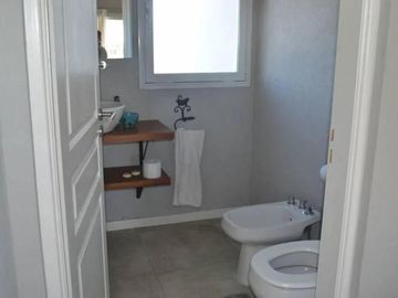 Casa en venta - 4 Dormitorios 4 Baños - 334Mts2 - Costa Esmeralda, Pinamar