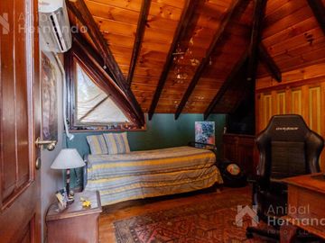 VENTA CASA EN SAN ISIDRO CON JARDÍN Y PISCINA