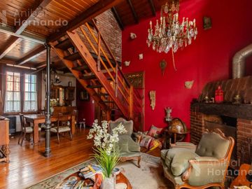 VENTA CASA EN SAN ISIDRO CON JARDÍN Y PISCINA