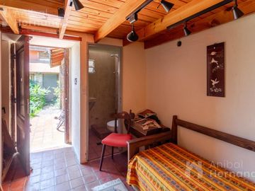 VENTA CASA EN SAN ISIDRO CON JARDÍN Y PISCINA