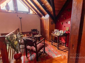 VENTA CASA EN SAN ISIDRO CON JARDÍN Y PISCINA