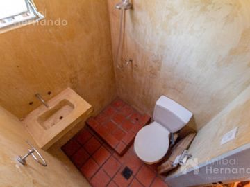 VENTA CASA EN SAN ISIDRO CON JARDÍN Y PISCINA