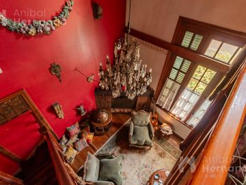 VENTA CASA EN SAN ISIDRO CON JARDÍN Y PISCINA