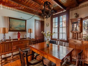 VENTA CASA EN SAN ISIDRO CON JARDÍN Y PISCINA