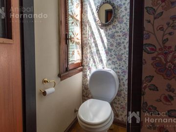 VENTA CASA EN SAN ISIDRO CON JARDÍN Y PISCINA
