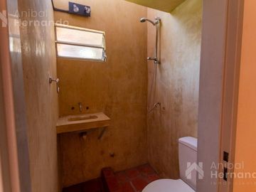 VENTA CASA EN SAN ISIDRO CON JARDÍN Y PISCINA