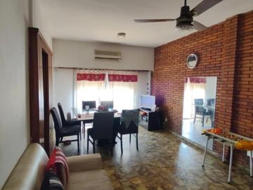 PH en venta - 2 Dormitorios 2 Baños - 160Mts2 - Bernal