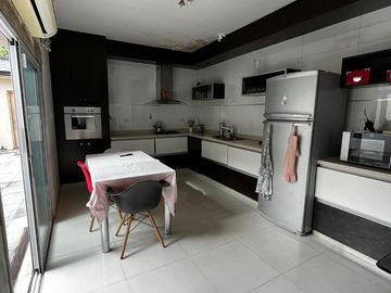 Casa en Mart.-Santa Fe/Fleming NUEVO PRECIO!!