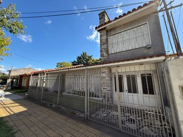 Casa cinco ambientes a la venta en Wilde Apto credito