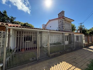 Casa cinco ambientes a la venta en Wilde Apto credito