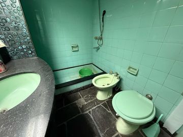Casa cinco ambientes a la venta en Wilde Apto credito