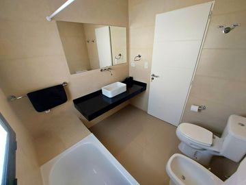 Venta casa El Cantón Norte - lote al lago - Pileta y Muelle