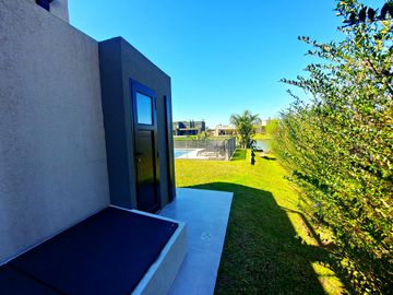 Venta casa El Cantón Norte - lote al lago - Pileta y Muelle