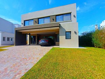 Venta casa El Cantón Norte - lote al lago - Pileta y Muelle
