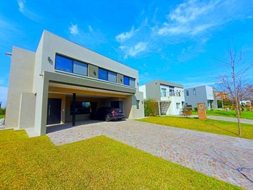 Venta casa El Cantón Norte - lote al lago - Pileta y Muelle