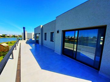 Venta casa El Cantón Norte - lote al lago - Pileta y Muelle