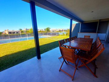 Venta casa El Cantón Norte - lote al lago - Pileta y Muelle