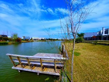 Venta casa El Cantón Norte - lote al lago - Pileta y Muelle