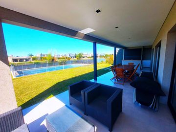 Venta casa El Cantón Norte - lote al lago - Pileta y Muelle