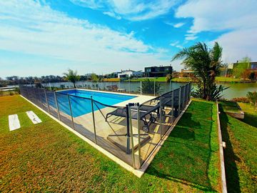 Venta casa El Cantón Norte - lote al lago - Pileta y Muelle