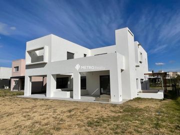 Casa en venta en puertos del lago de escobar