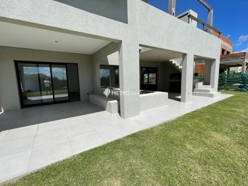 Casa en venta en puertos del lago de escobar